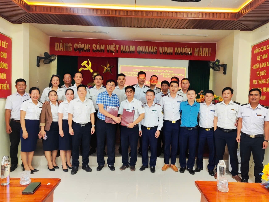 Lễ bàn giao Đại diện Cảng vụ Đường thủy nội địa Quảng Nam thuộc Cảng vụ Đường thủy nội địa khu vực V về Cảng vụ Hàng hải Quảng Nam”.